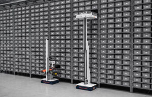 Brightpick Giraffe is designed to work with Autopicker, on the left, for maximum throughput.