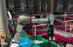 RightHand Robotics' RightPick and an ASRS demonstrate lights out fulfillment.